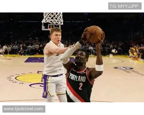 湖人队全力备战新赛季八村垒艾顿等球员训练照曝光 湖人队全力备战新赛季八村垒艾顿等球员训练照曝光