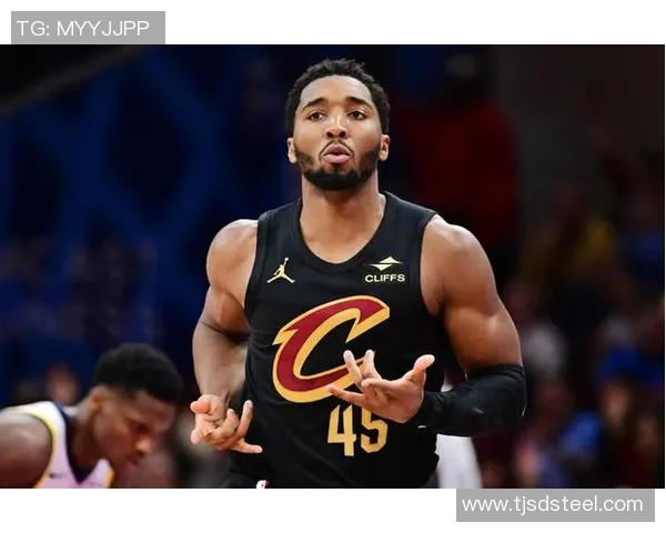 米切尔半场拿到5分6助攻5失误，泰森贡献19分